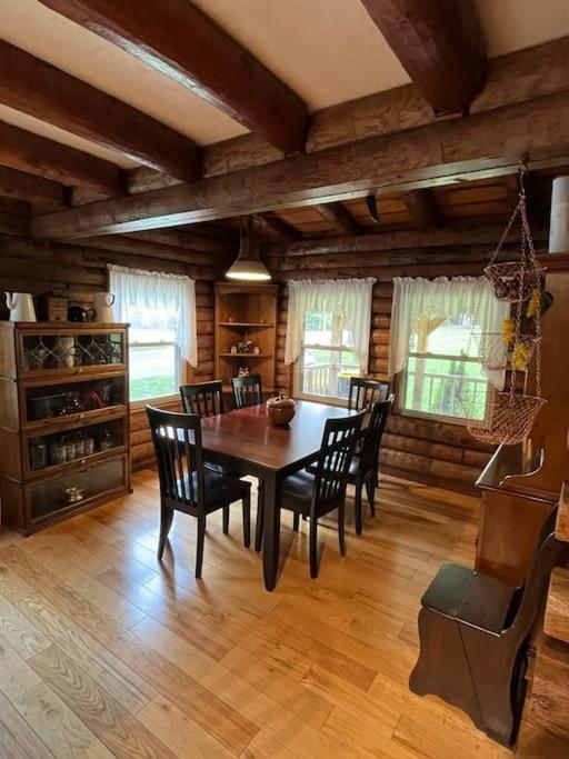 Acorn Resort A Unique Retreat Cabin, 13 Acres Land Bloomington Eksteriør bilde
