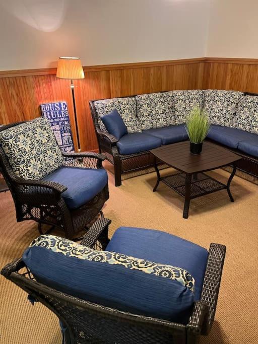 Acorn Resort A Unique Retreat Cabin, 13 Acres Land Bloomington Eksteriør bilde