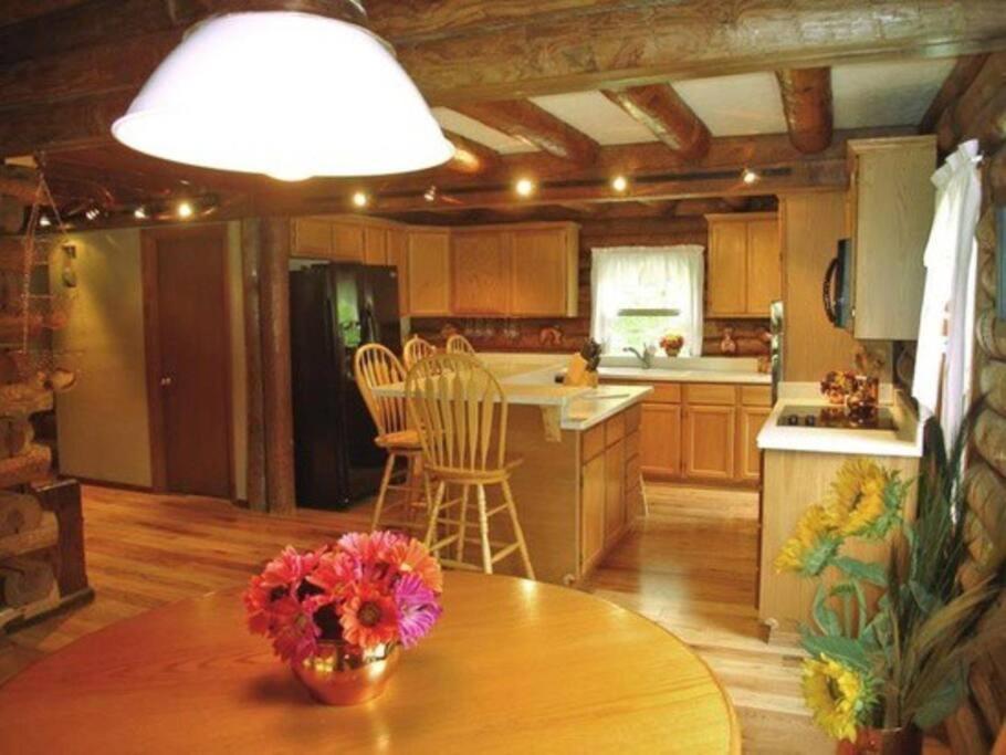 Acorn Resort A Unique Retreat Cabin, 13 Acres Land Bloomington Eksteriør bilde