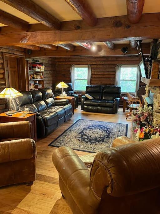 Acorn Resort A Unique Retreat Cabin, 13 Acres Land Bloomington Eksteriør bilde